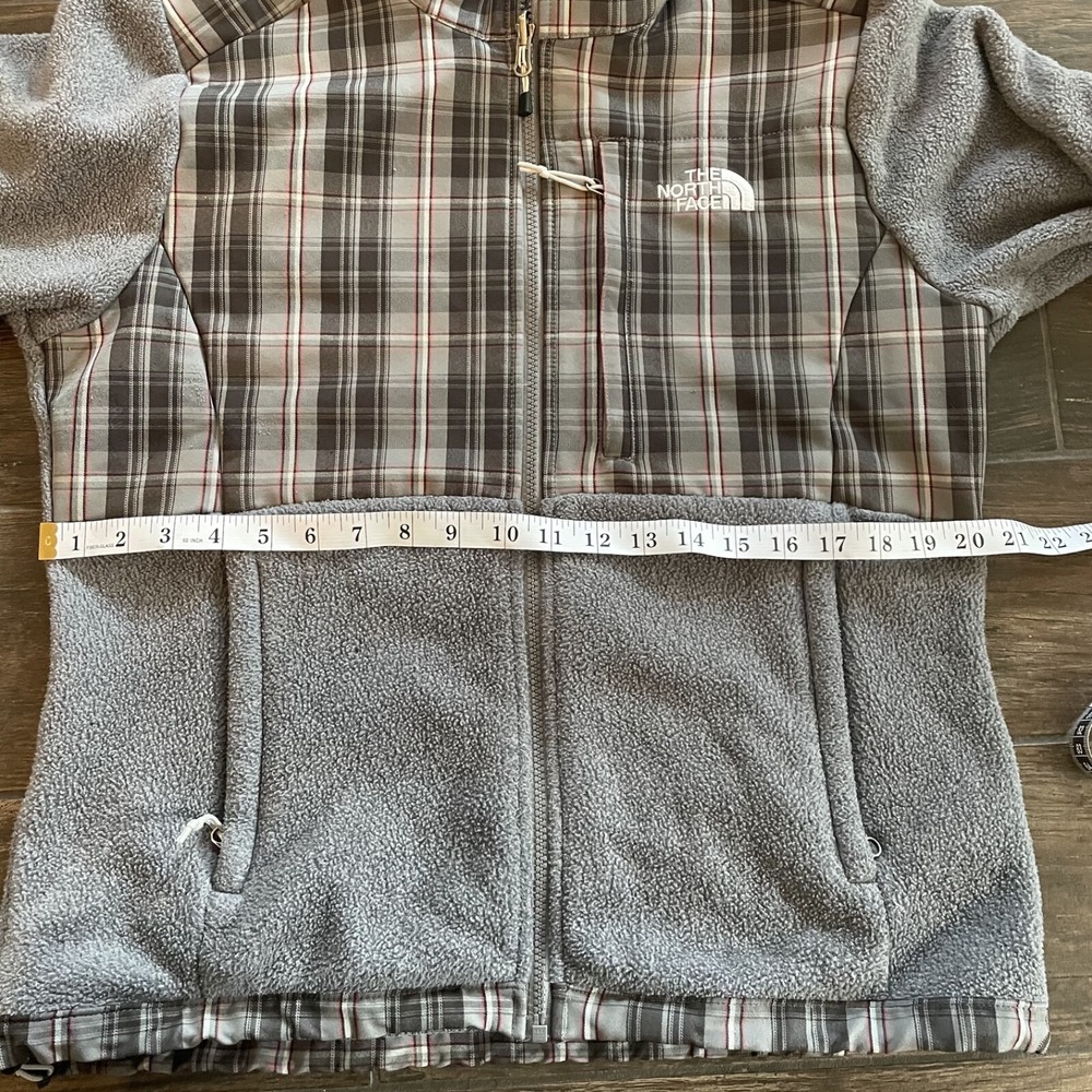 The North Face Gray Plaid Ski Jacket - Picture 16 of 16
